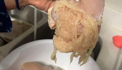 Mamá comparte impactante foto de una pechuga de pollo que se convierte en espaguetis