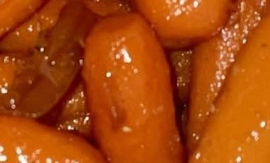 HONEY-GLAZED BABY CARROTS